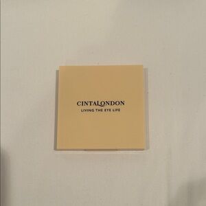CintaLondon eyeshadow pallete